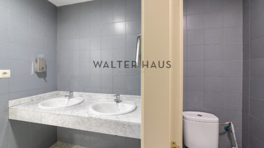 52A24136771-1.jpg