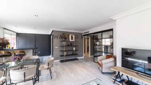 52A24449111-4.jpg