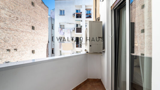 52A27869380-2.jpg