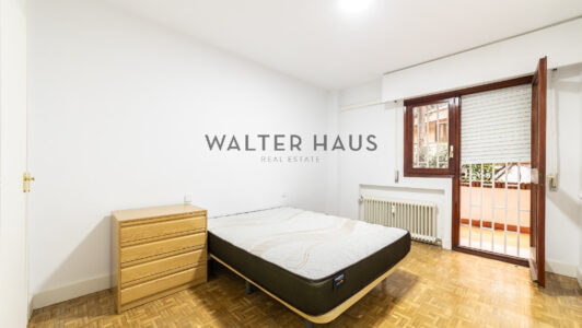 52A97203489-1.jpg