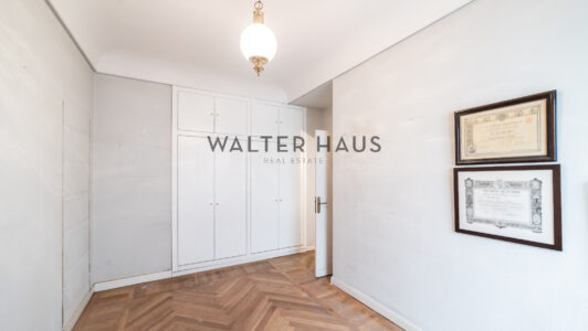 52A12474394-1.jpg