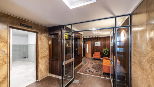 52A12549264-6.jpg