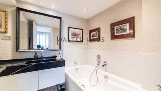 52A14812889-1.jpg