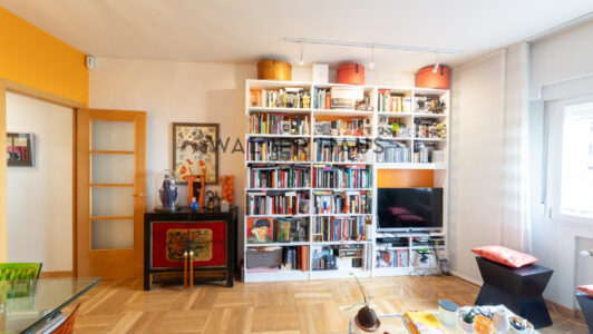 52A25866591-2.jpg