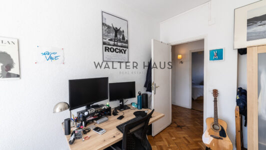 52A28538350.jpg