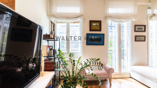 52A42305895-3.jpg