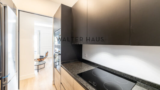 52A45491755-2.jpg