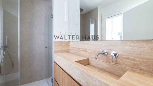 52A45779090-6.jpg
