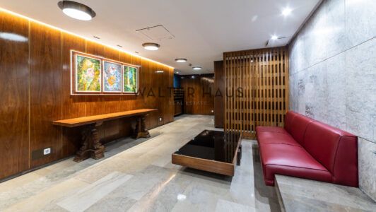 52A01181275-3.jpg