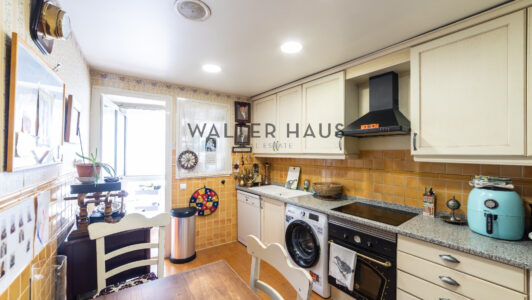 52A01791852-1.jpg