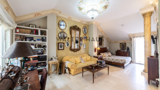52A02083652-1.jpg