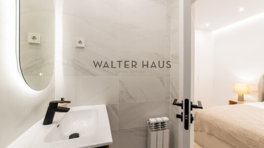 52A02503485-2.jpg