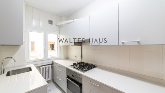 52A02814550-3.jpg