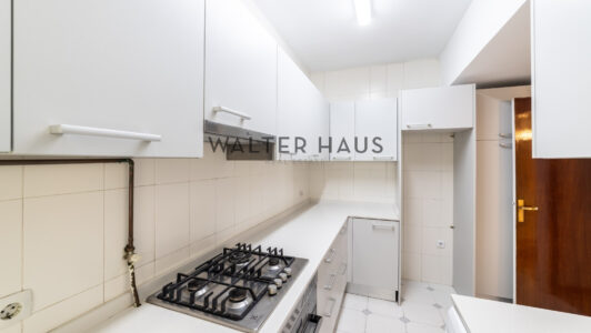52A02844401-3.jpg