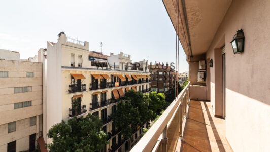 52A04262094-1.jpg