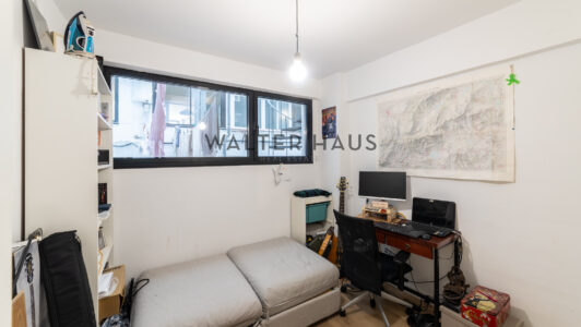 52A04578285-2.jpg