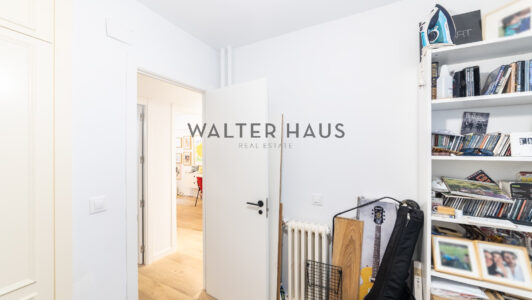 52A04611157-2.jpg