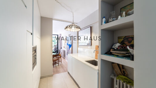 52A05035566-2.jpg