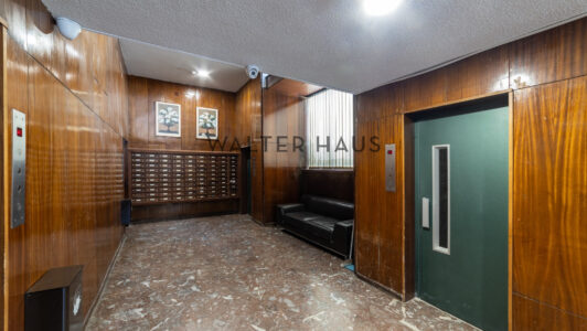 52A05157519-2.jpg