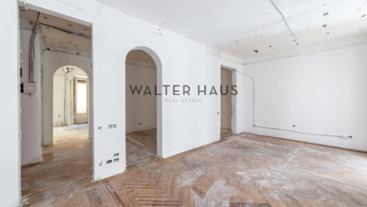 52A07841283-2.jpg