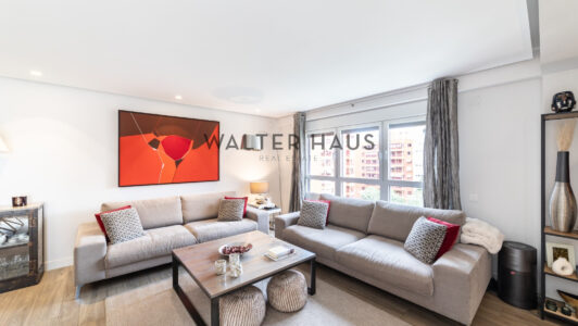 52A09486149-2.jpg