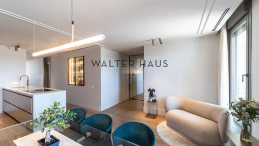 52A10976371-13.jpg