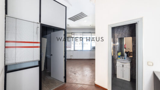 52A11826056-4.jpg