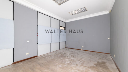 52A11871756-4.jpg