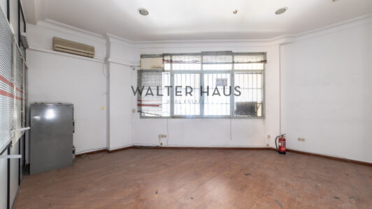 52A11899640-4.jpg