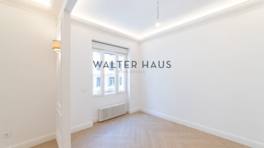52A12017895-3.jpg