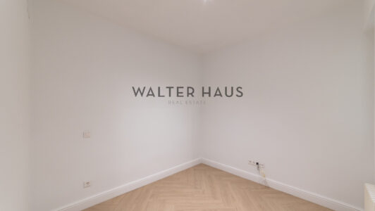 52A12137411-3.jpg