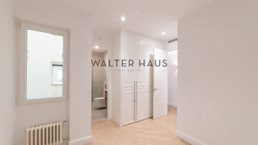 52A12145714-3.jpg