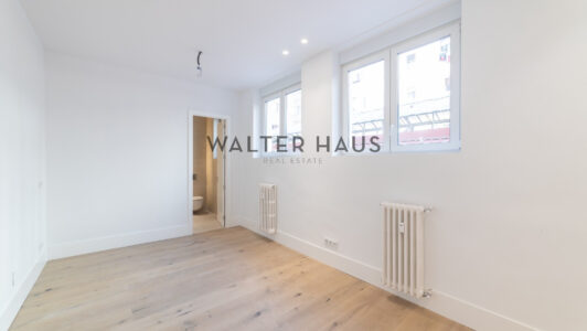 52A64377573-3.jpg