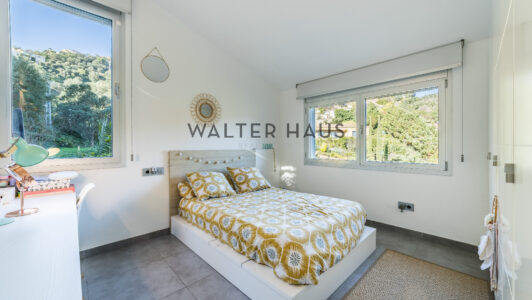 Casa_estrenar_en_Platja_dC2B4Aro_Girona_281011.jpg