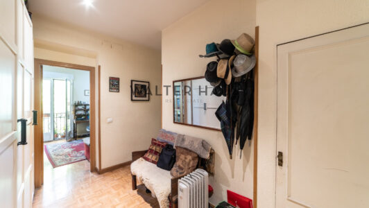 52A00321975-4.jpg