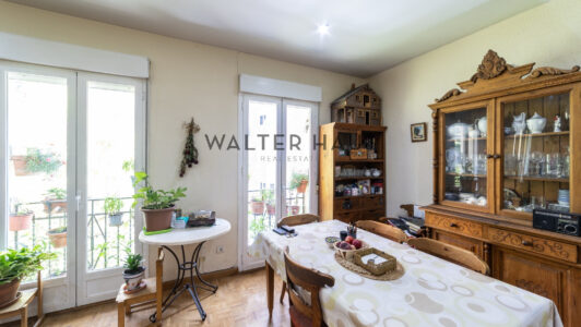 52A00423812-4.jpg