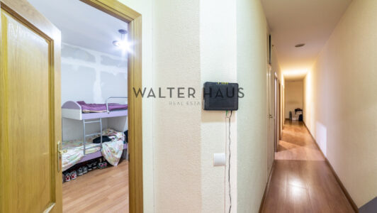 52A00673683-4.jpg