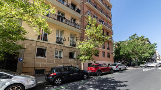 52A00716951-4.jpg