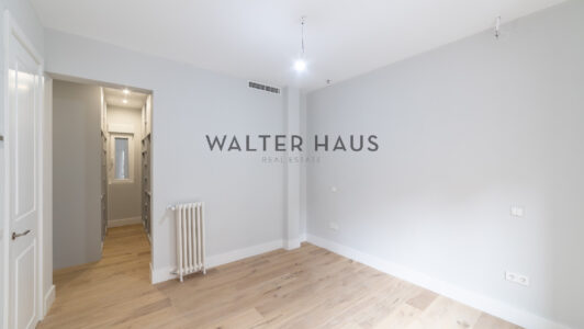 52A01832575-1.jpg