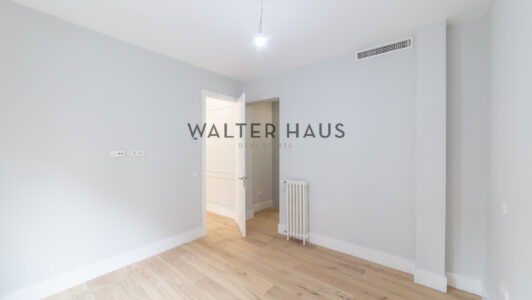 52A01854117-1.jpg