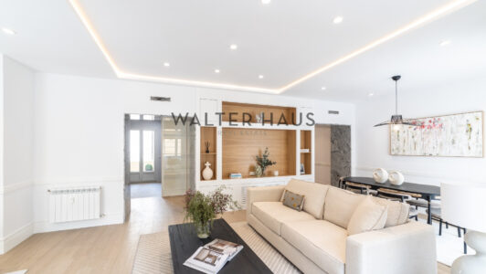 52A06163686-1.jpg