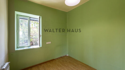 52A11244485-4.jpg