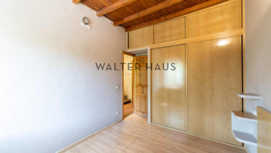 52A11292743-4.jpg