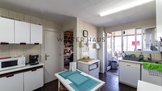 52A11543440-3.jpg