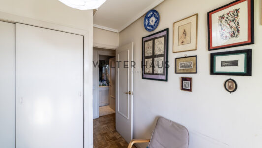 52A117192-3.jpg