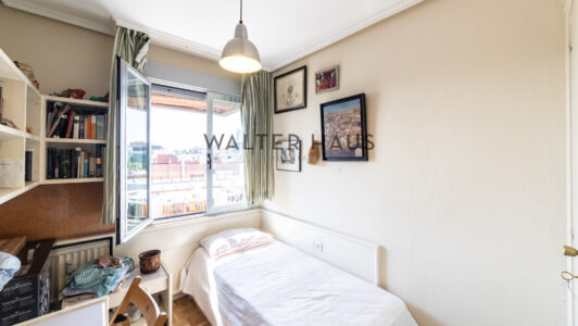 52A11735320-3.jpg