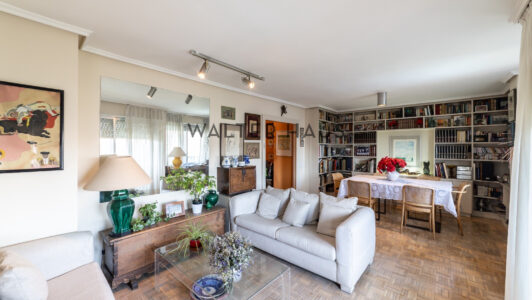 52A11816048-3.jpg