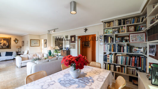 52A11827468-3.jpg