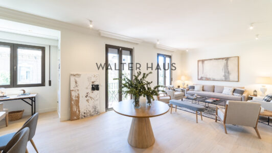52A46838584-4.jpg