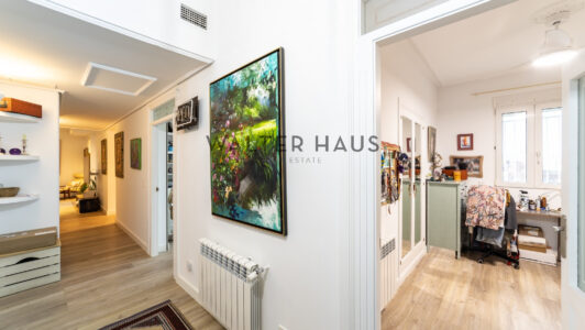 52A82744871-4.jpg